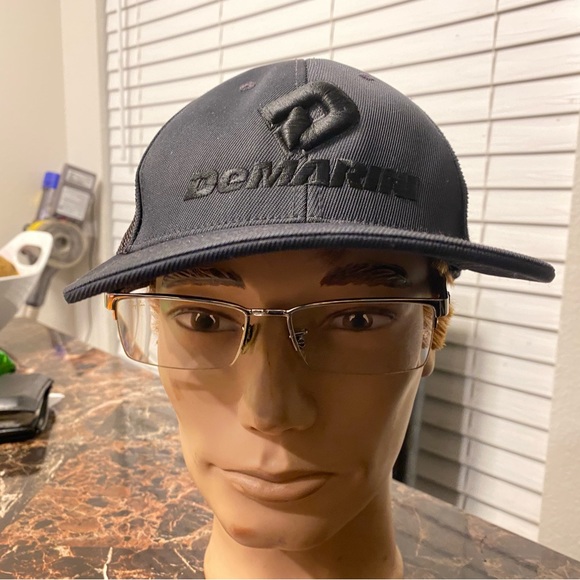 Demarini Men’s Black Baseball Cap Size L/XL - Picture 2 of 13